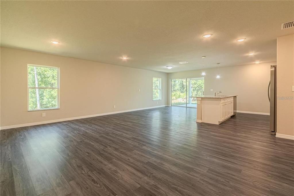 For Rent: $2,250 (4 beds, 2 baths, 1800 Square Feet)