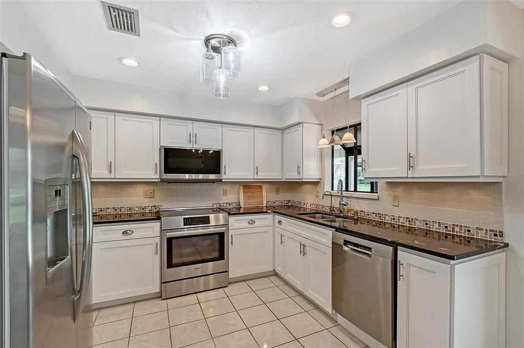 待售: $875,000 (3 贝兹, 2 浴室, 2438 平方英尺)