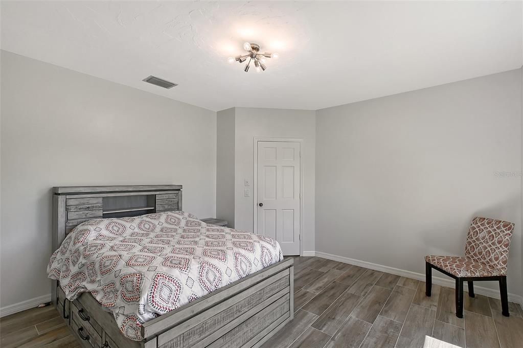 待售: $875,000 (3 贝兹, 2 浴室, 2438 平方英尺)