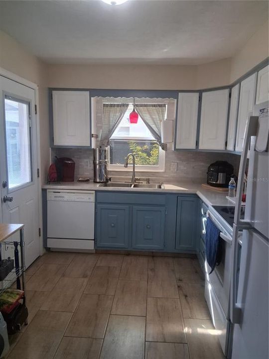 На продажу: $190,000 (2 спален, 2 ванн, 1063 Квадратных фут)