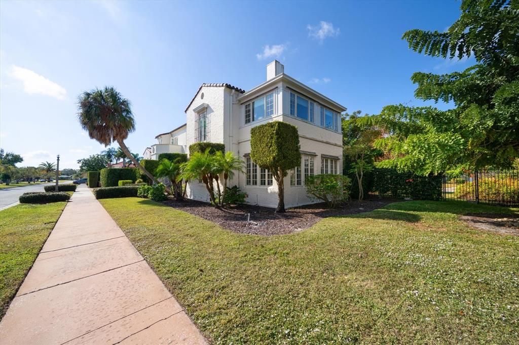 На продажу: $3,100,000 (5 спален, 5 ванн, 7193 Квадратных фут)