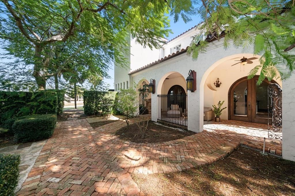 На продажу: $3,100,000 (5 спален, 5 ванн, 7193 Квадратных фут)