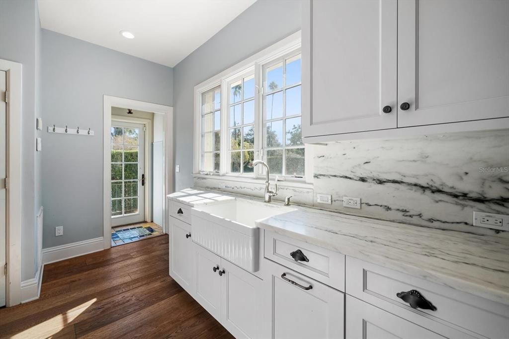 На продажу: $3,100,000 (5 спален, 5 ванн, 7193 Квадратных фут)