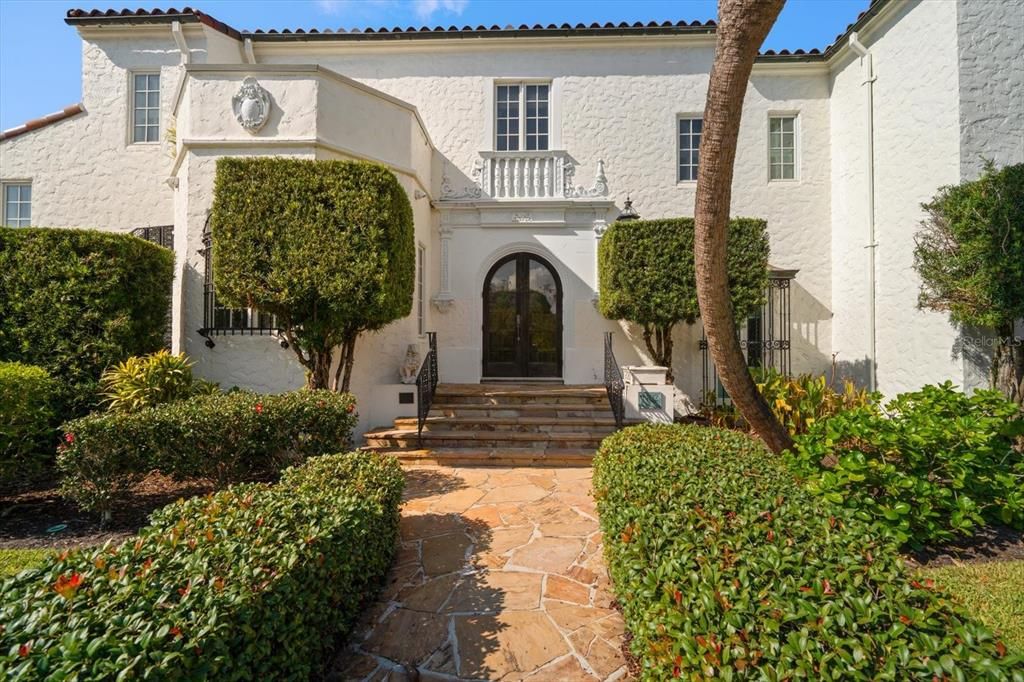 На продажу: $3,100,000 (5 спален, 5 ванн, 7193 Квадратных фут)