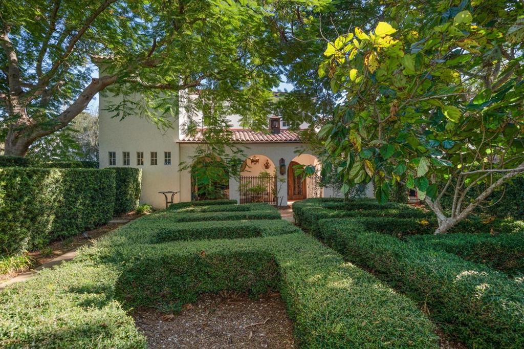 На продажу: $3,100,000 (5 спален, 5 ванн, 7193 Квадратных фут)