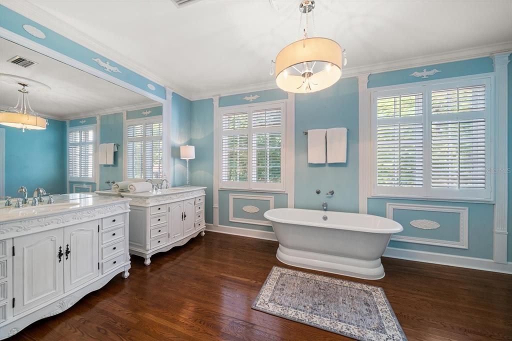 На продажу: $3,100,000 (5 спален, 5 ванн, 7193 Квадратных фут)