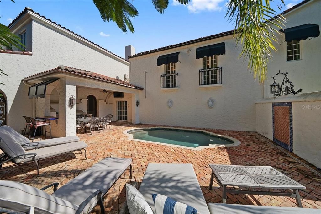 На продажу: $3,100,000 (5 спален, 5 ванн, 7193 Квадратных фут)