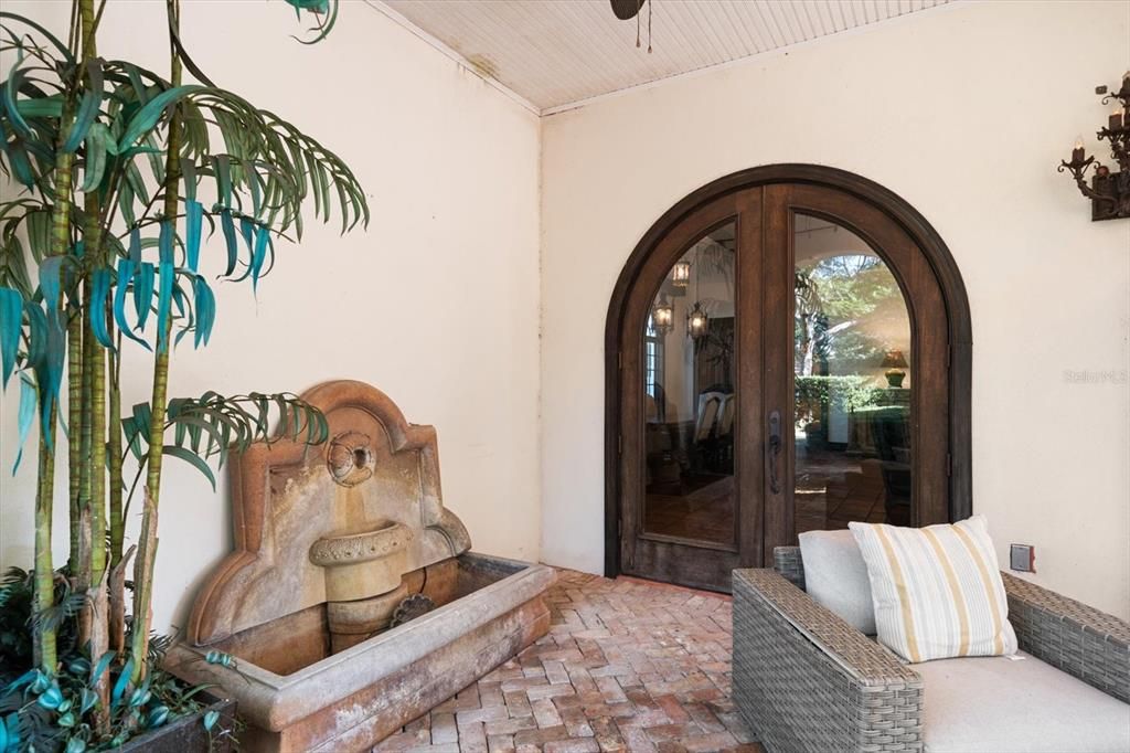 На продажу: $3,100,000 (5 спален, 5 ванн, 7193 Квадратных фут)