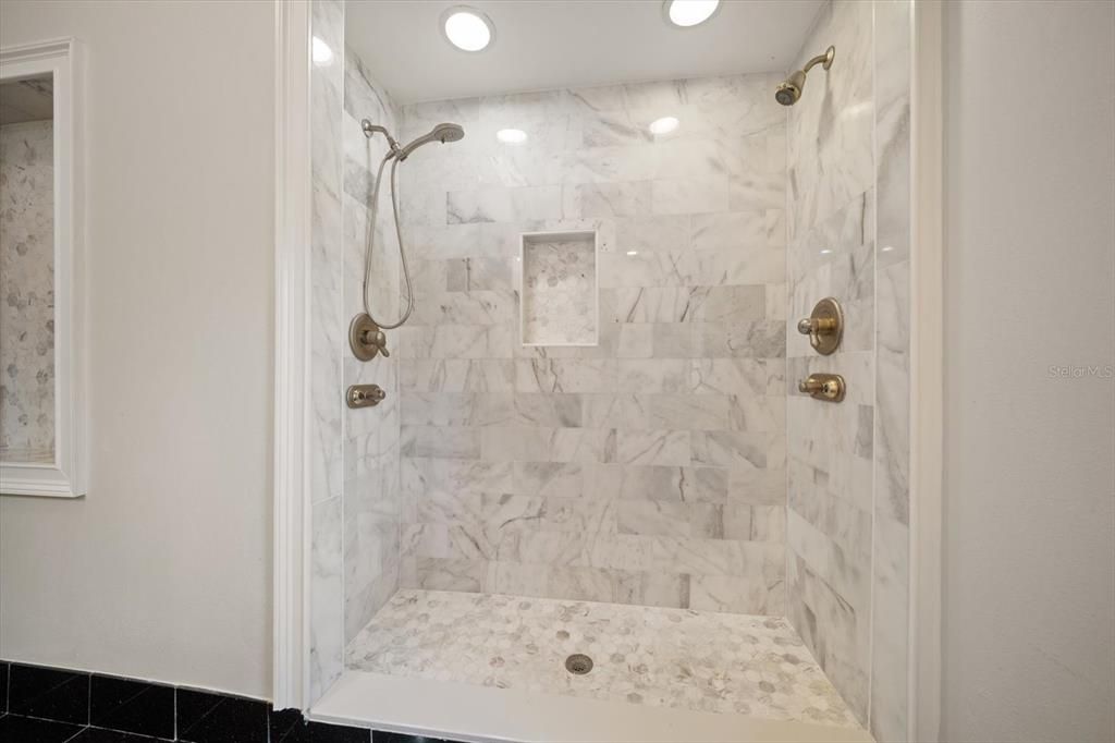 На продажу: $3,100,000 (5 спален, 5 ванн, 7193 Квадратных фут)