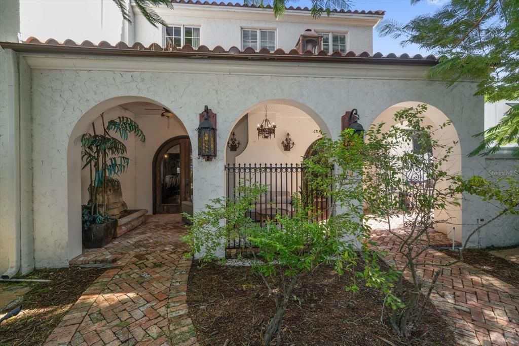 На продажу: $3,100,000 (5 спален, 5 ванн, 7193 Квадратных фут)