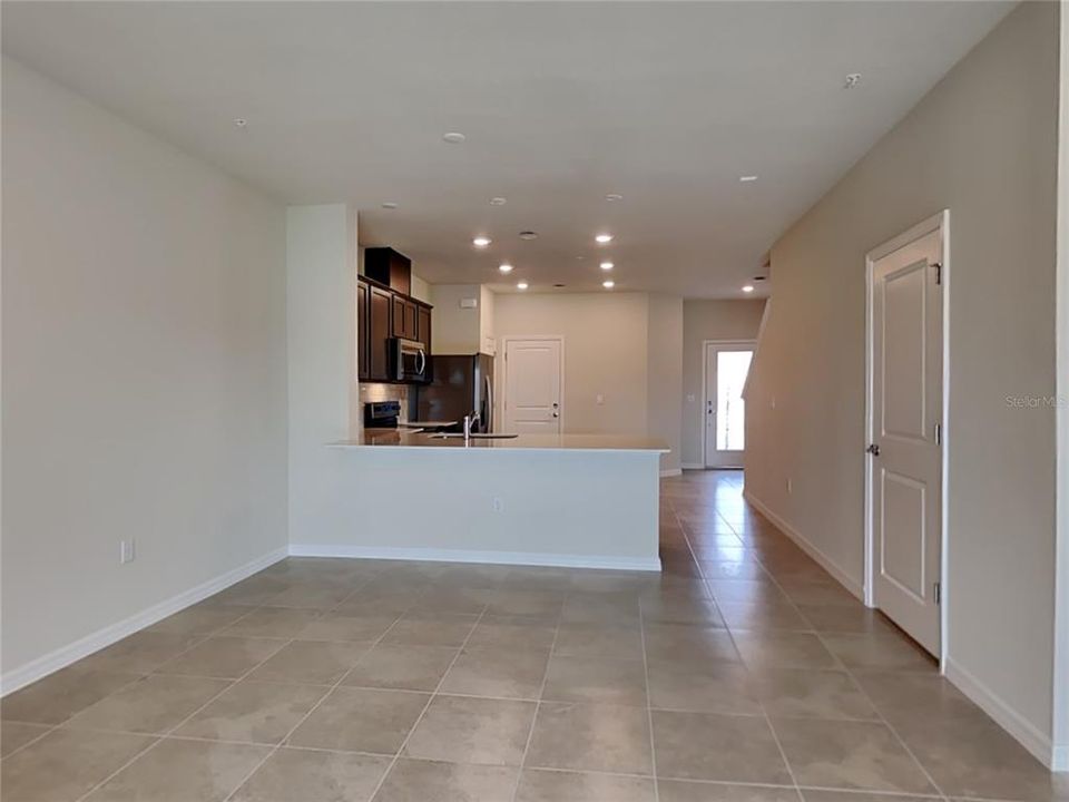 For Rent: $2,150 (3 beds, 2 baths, 1699 Square Feet)