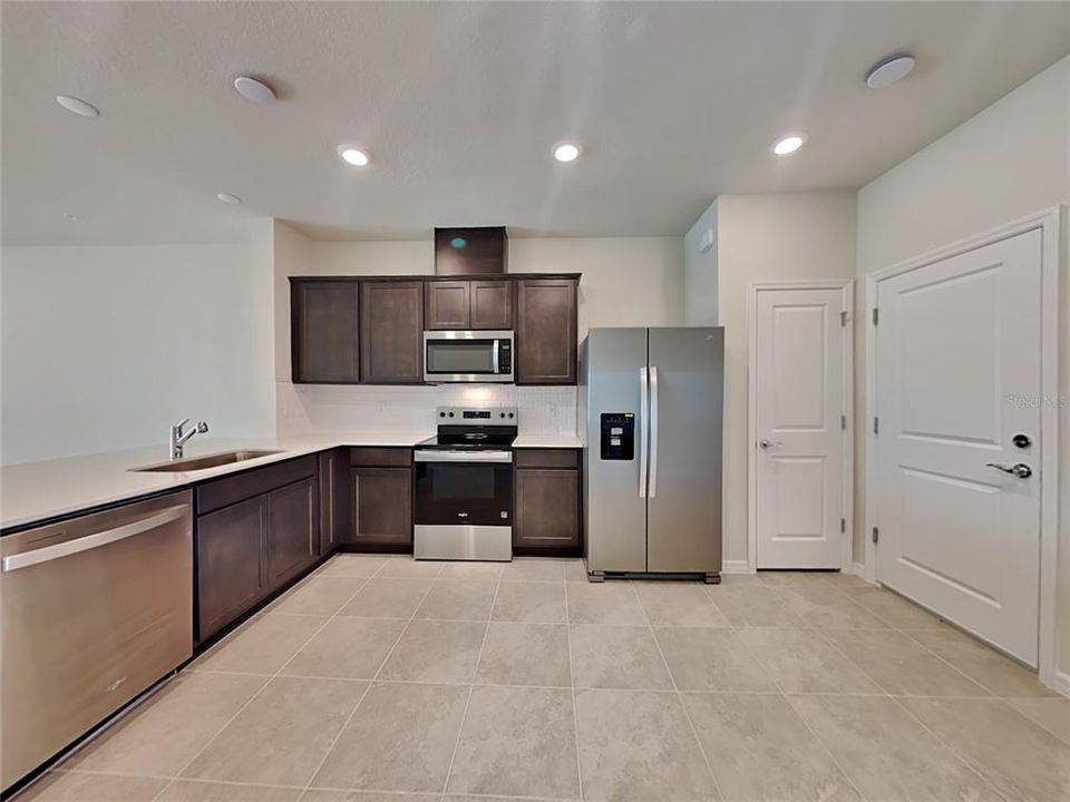 For Rent: $2,150 (3 beds, 2 baths, 1699 Square Feet)