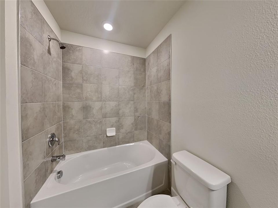 For Rent: $2,150 (3 beds, 2 baths, 1699 Square Feet)