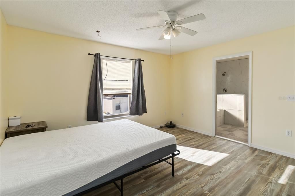 待售: $379,000 (4 贝兹, 2 浴室, 2162 平方英尺)