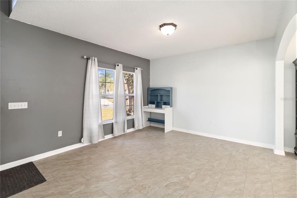 待售: $379,000 (4 贝兹, 2 浴室, 2162 平方英尺)