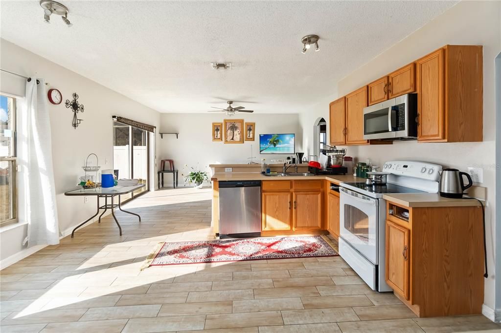 待售: $379,000 (4 贝兹, 2 浴室, 2162 平方英尺)