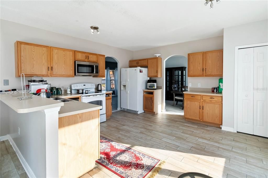 待售: $379,000 (4 贝兹, 2 浴室, 2162 平方英尺)