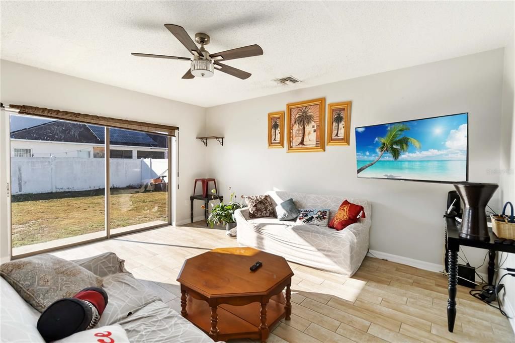 待售: $379,000 (4 贝兹, 2 浴室, 2162 平方英尺)