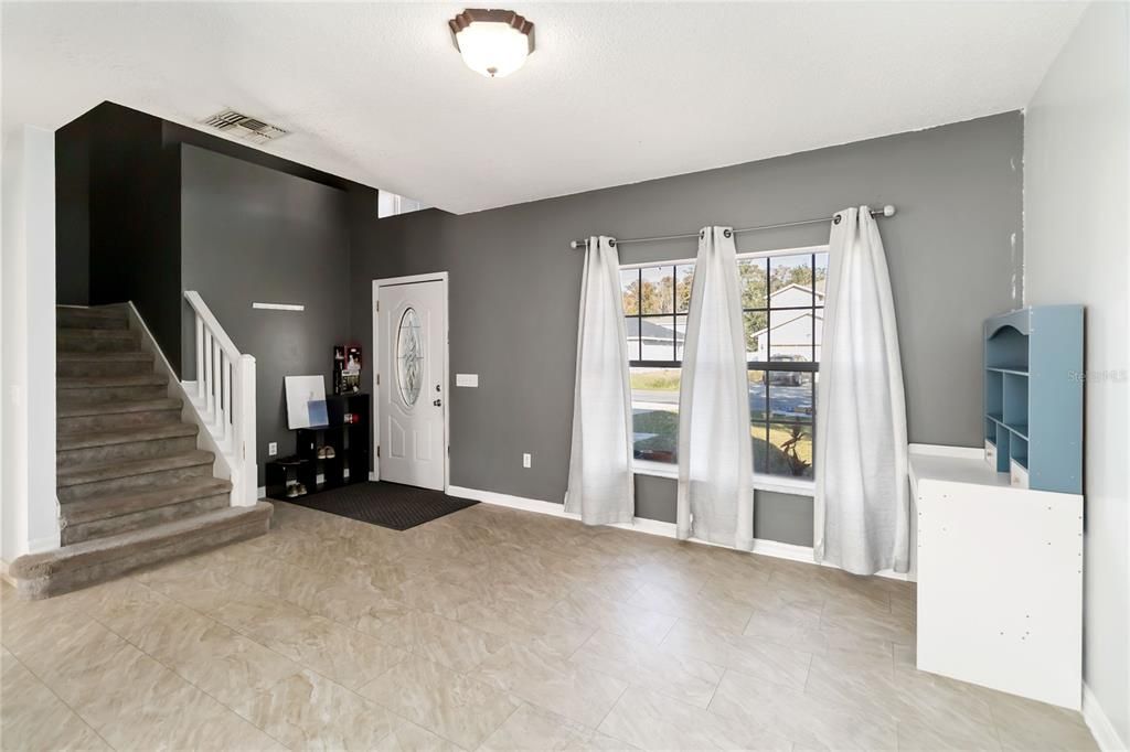 待售: $379,000 (4 贝兹, 2 浴室, 2162 平方英尺)