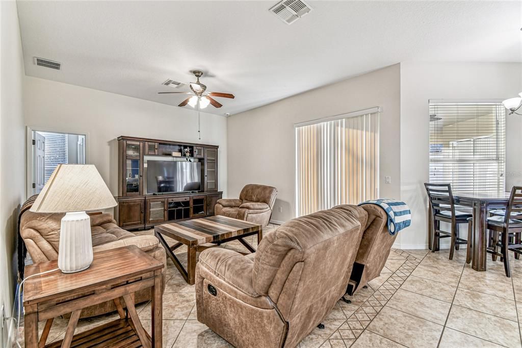 En Venta: $475,000 (4 camas, 3 baños, 2534 Pies cuadrados)