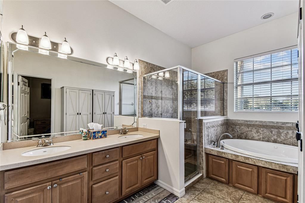 En Venta: $475,000 (4 camas, 3 baños, 2534 Pies cuadrados)