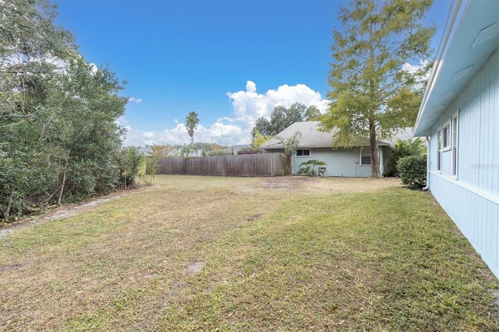 Active With Contract: $314,900 (2 beds, 2 baths, 1152 Square Feet)