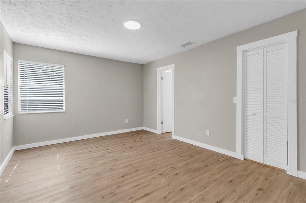 Active With Contract: $314,900 (2 beds, 2 baths, 1152 Square Feet)