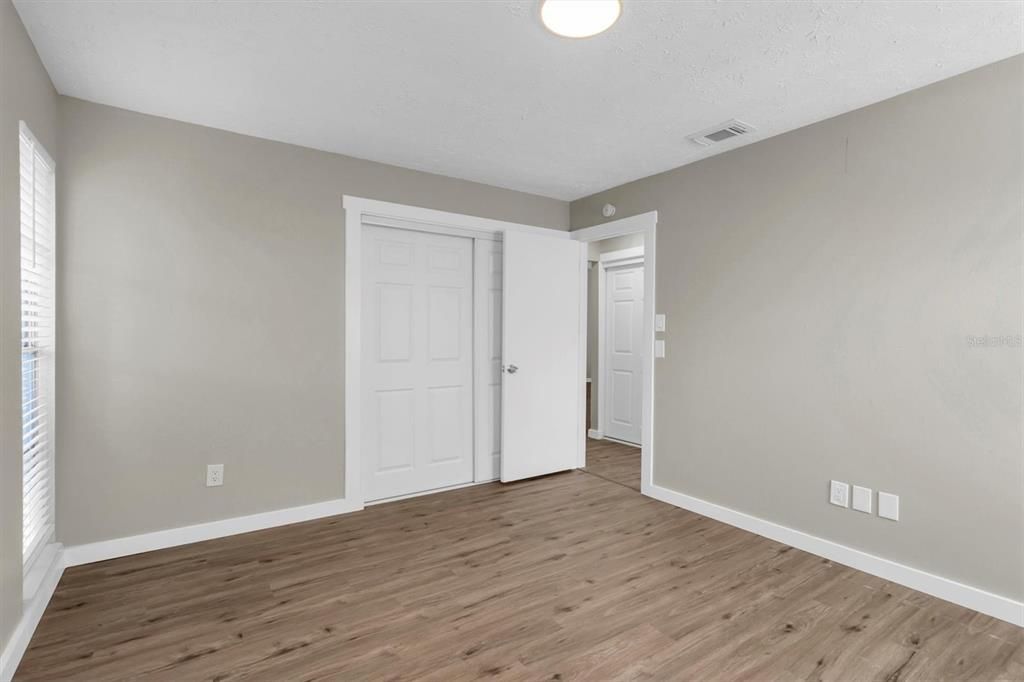 Active With Contract: $314,900 (2 beds, 2 baths, 1152 Square Feet)