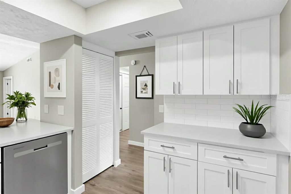 Active With Contract: $314,900 (2 beds, 2 baths, 1152 Square Feet)