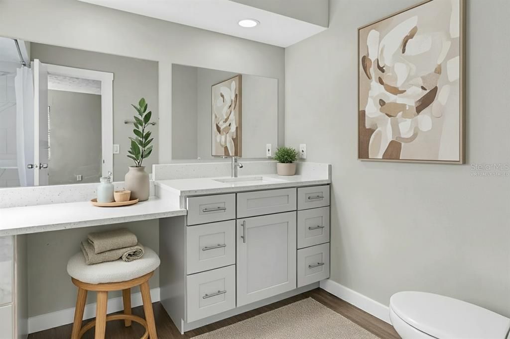 Active With Contract: $314,900 (2 beds, 2 baths, 1152 Square Feet)