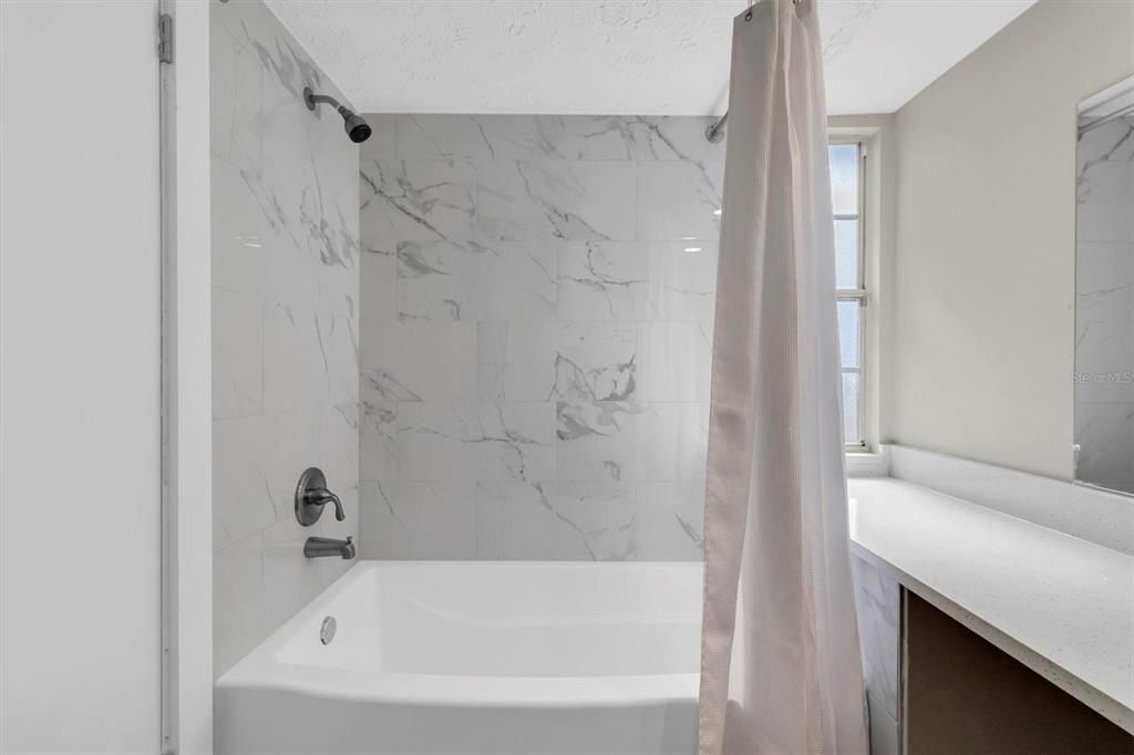 Active With Contract: $314,900 (2 beds, 2 baths, 1152 Square Feet)