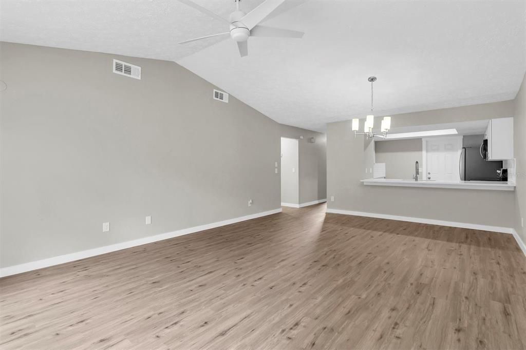 Active With Contract: $314,900 (2 beds, 2 baths, 1152 Square Feet)