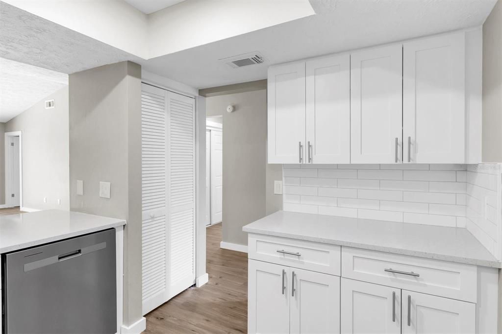 Active With Contract: $314,900 (2 beds, 2 baths, 1152 Square Feet)