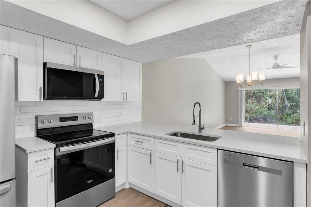 Active With Contract: $314,900 (2 beds, 2 baths, 1152 Square Feet)