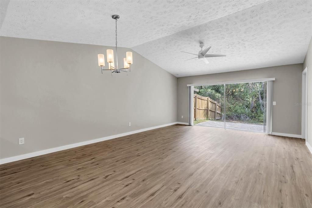 Active With Contract: $314,900 (2 beds, 2 baths, 1152 Square Feet)