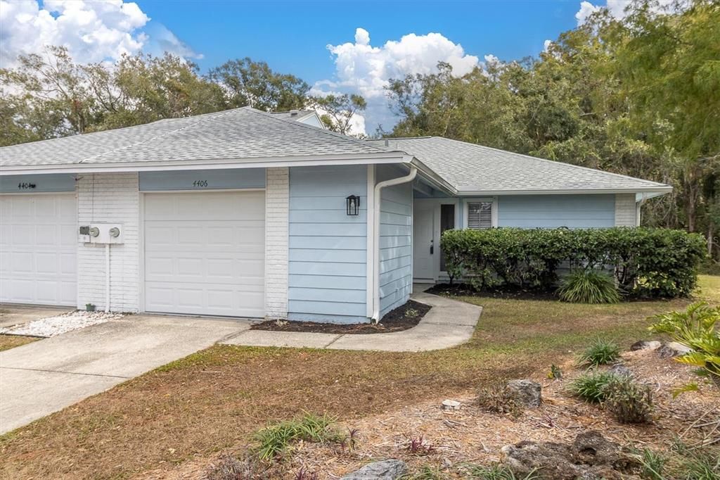 Active With Contract: $314,900 (2 beds, 2 baths, 1152 Square Feet)