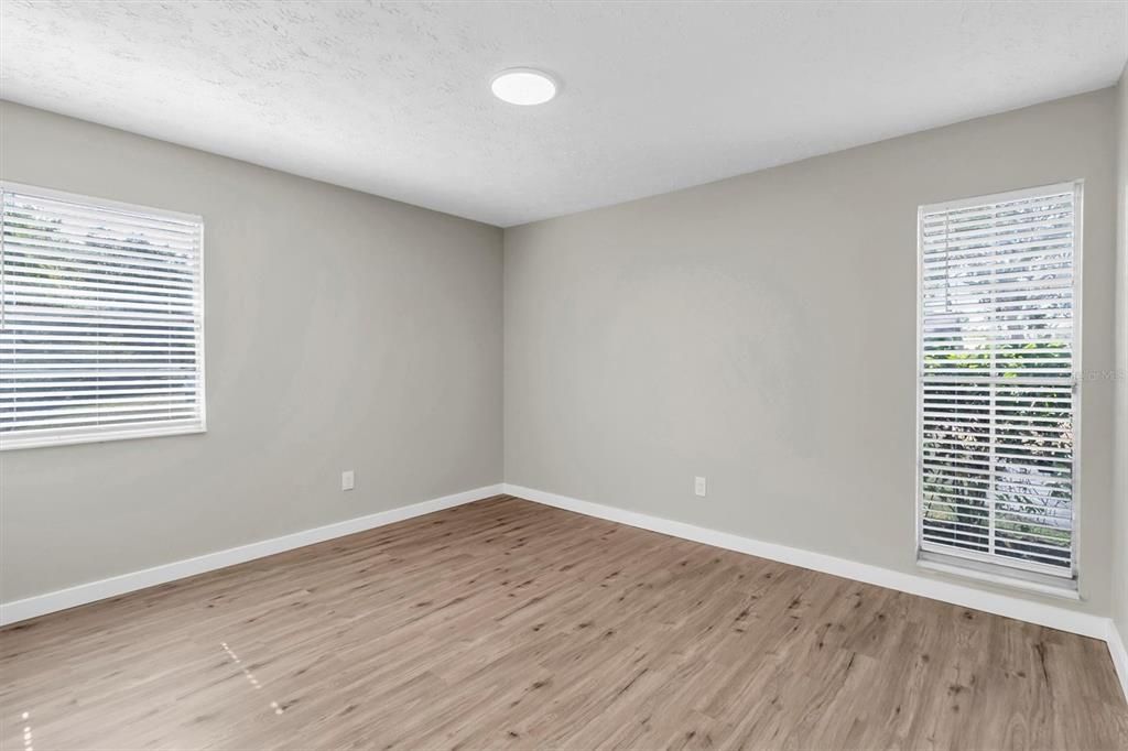 Active With Contract: $314,900 (2 beds, 2 baths, 1152 Square Feet)