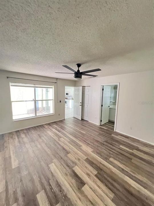 For Sale: $205,000 (3 beds, 2 baths, 1160 Square Feet)