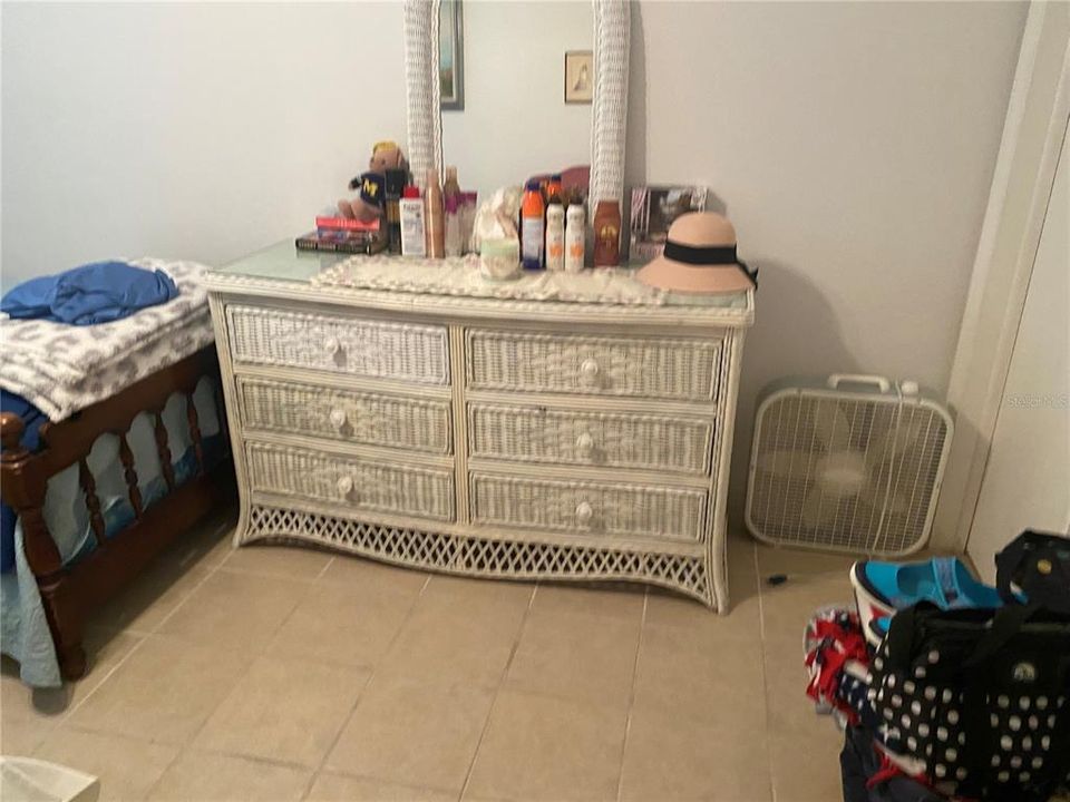 待售: $110,000 (2 贝兹, 1 浴室, 836 平方英尺)