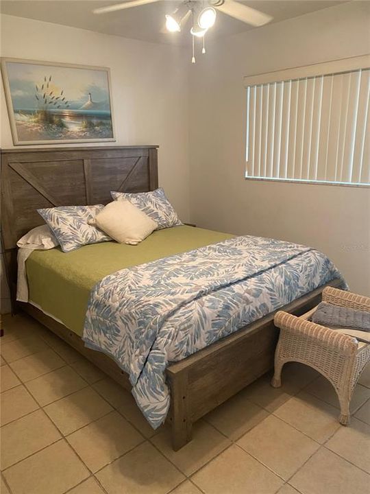 待售: $110,000 (2 贝兹, 1 浴室, 836 平方英尺)