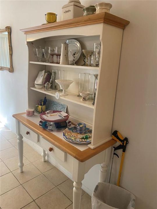 待售: $110,000 (2 贝兹, 1 浴室, 836 平方英尺)