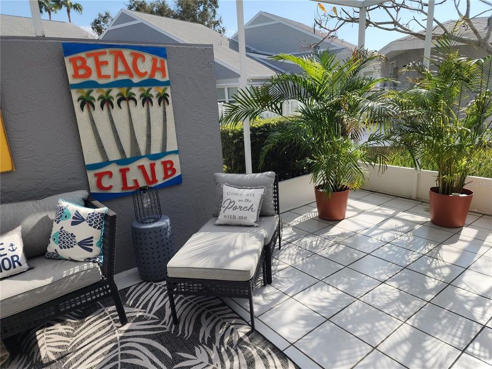 合同活跃: $319,900 (2 贝兹, 2 浴室, 1239 平方英尺)