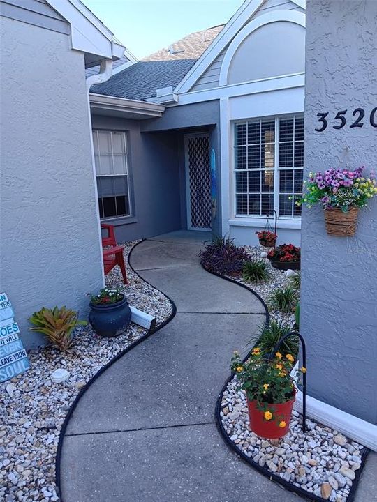 合同活跃: $319,900 (2 贝兹, 2 浴室, 1239 平方英尺)