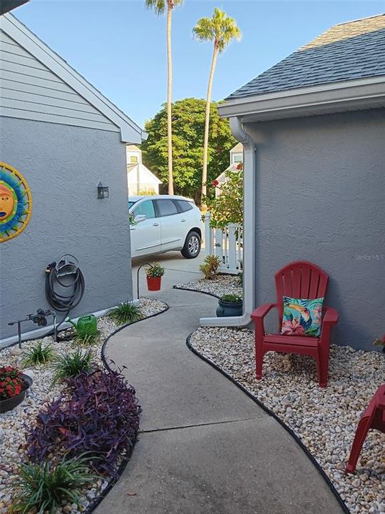 合同活跃: $319,900 (2 贝兹, 2 浴室, 1239 平方英尺)