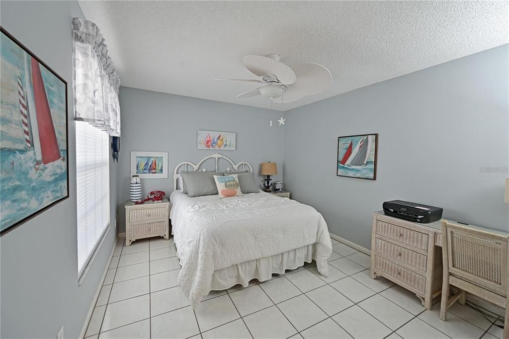 合同活跃: $319,900 (2 贝兹, 2 浴室, 1239 平方英尺)