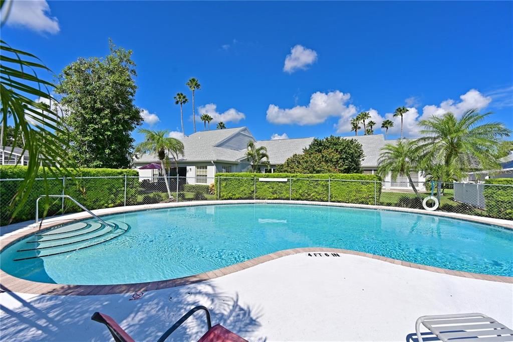 合同活跃: $319,900 (2 贝兹, 2 浴室, 1239 平方英尺)