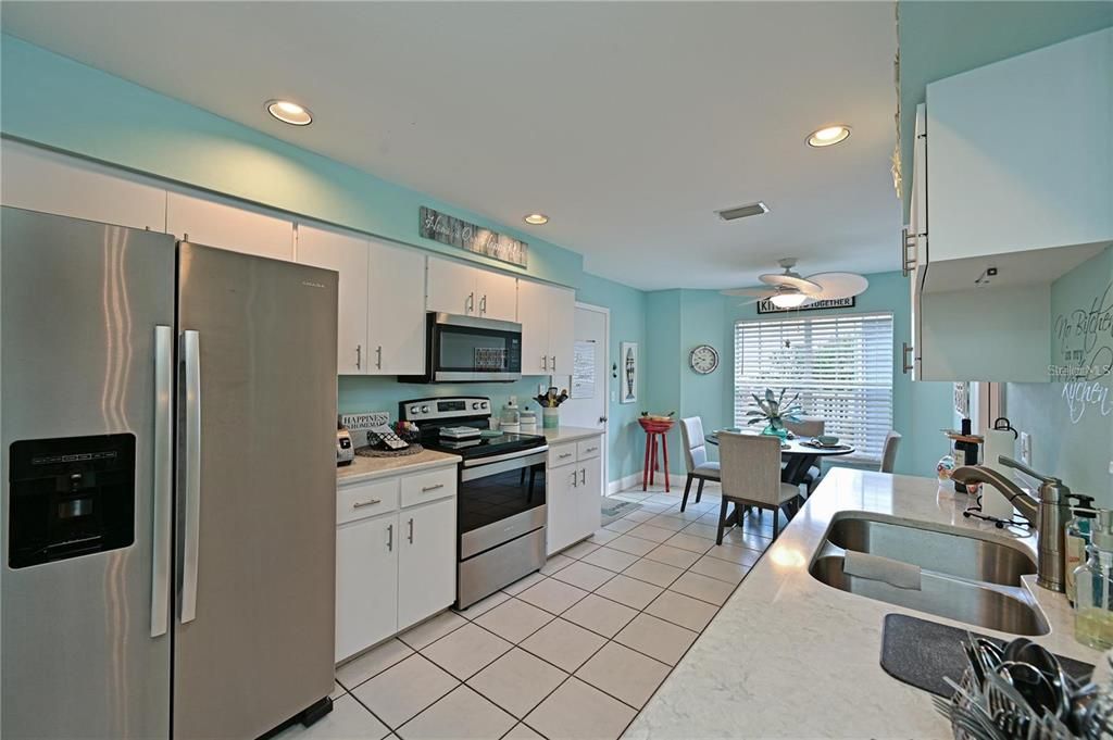 合同活跃: $319,900 (2 贝兹, 2 浴室, 1239 平方英尺)