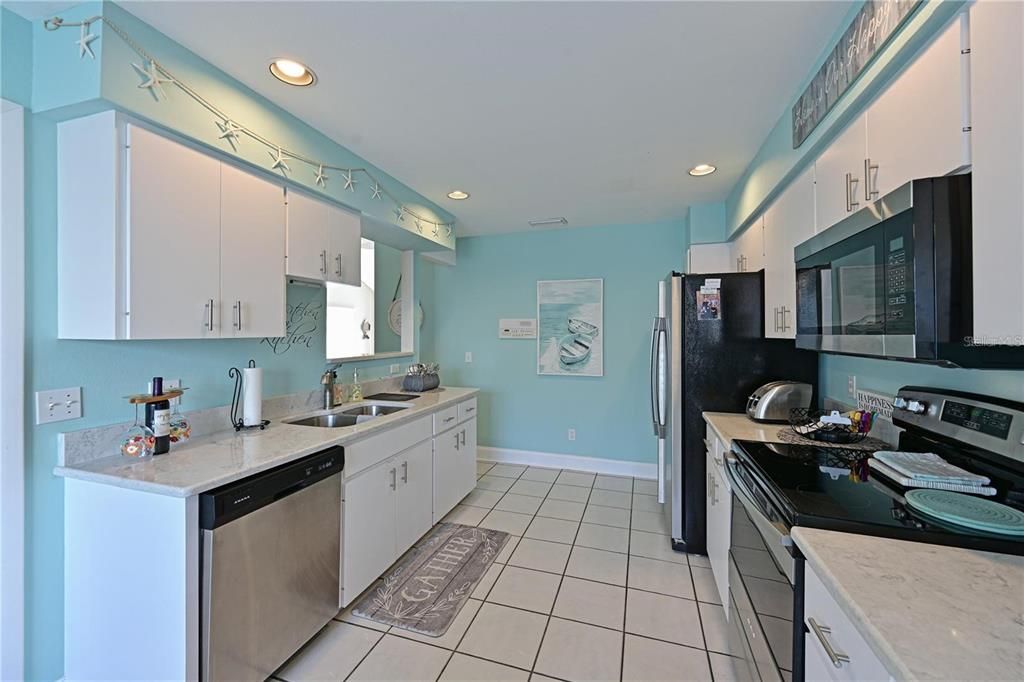 合同活跃: $319,900 (2 贝兹, 2 浴室, 1239 平方英尺)