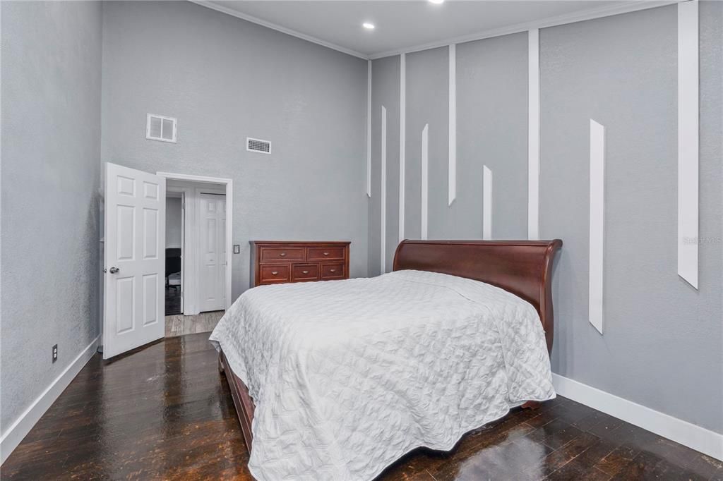 For Sale: $550,000 (3 beds, 2 baths, 1730 Square Feet)