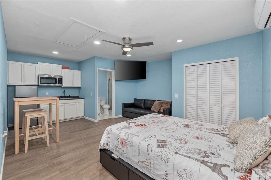 For Sale: $550,000 (3 beds, 2 baths, 1730 Square Feet)